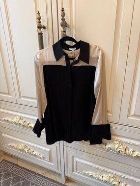 REISS BLACK AND IVORY SILK TWO TONE BUTTON DOWN SHIRT SZ USA 8